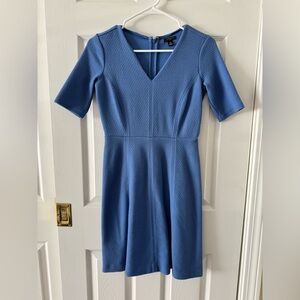 Ann Taylor Petite Blue Textured V-Neck Short Sleeve Fit & Flare Dress Size 00P
